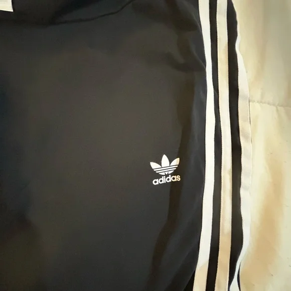 Adidas Black leggings with White Stripes - Picture 4 of 4